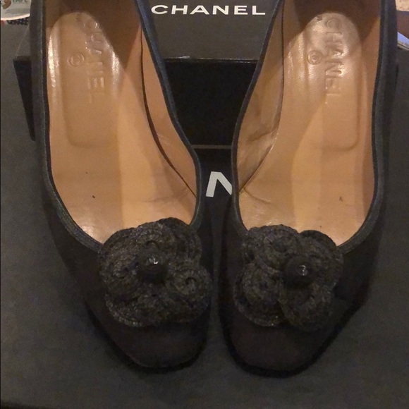 On Sale 🥿Vintage CHANEL very classic look - Picture 3 of 4